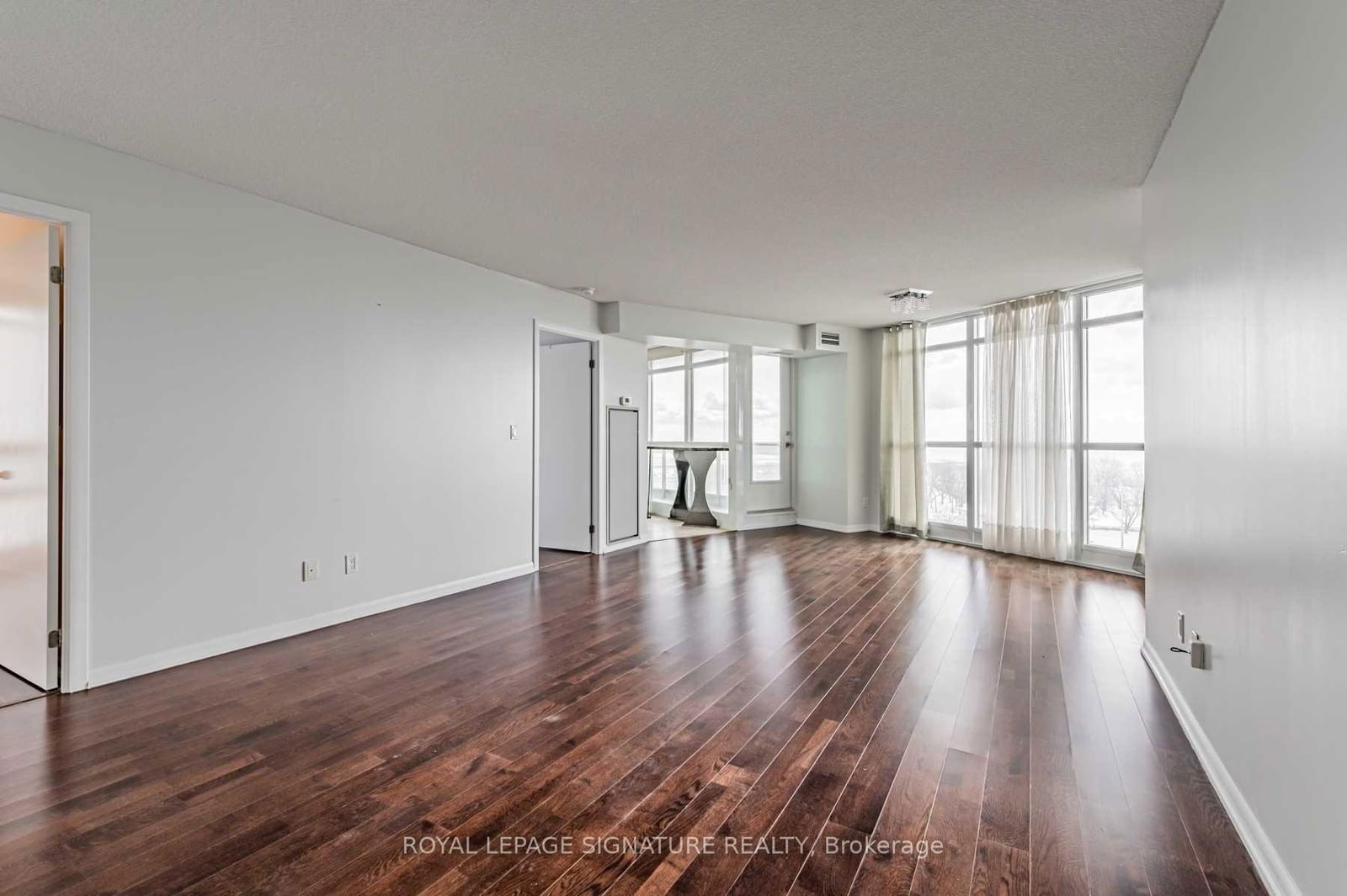 Condo for lease at 1104-215 Fort York Boulevard, Toronto, Niagara, M5V 4A2 - MLS: C11965971