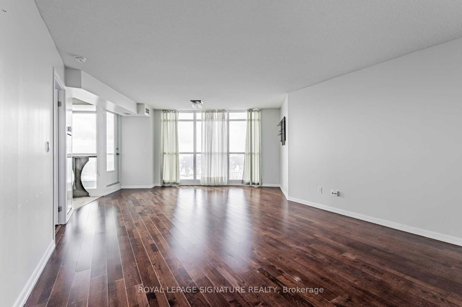 Condo for lease at 1104-215 Fort York Boulevard, Toronto, Niagara, M5V 4A2 - MLS: C11965971