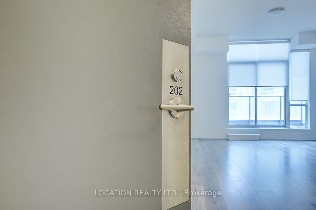 Condo sold at 202-32 Forest Manor Road, Toronto, Henry Farm, M2J 1M1 - MLS: C11966034