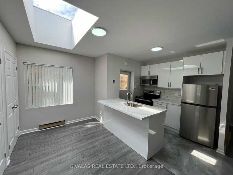 home for lease on 3-100 Beverley Street