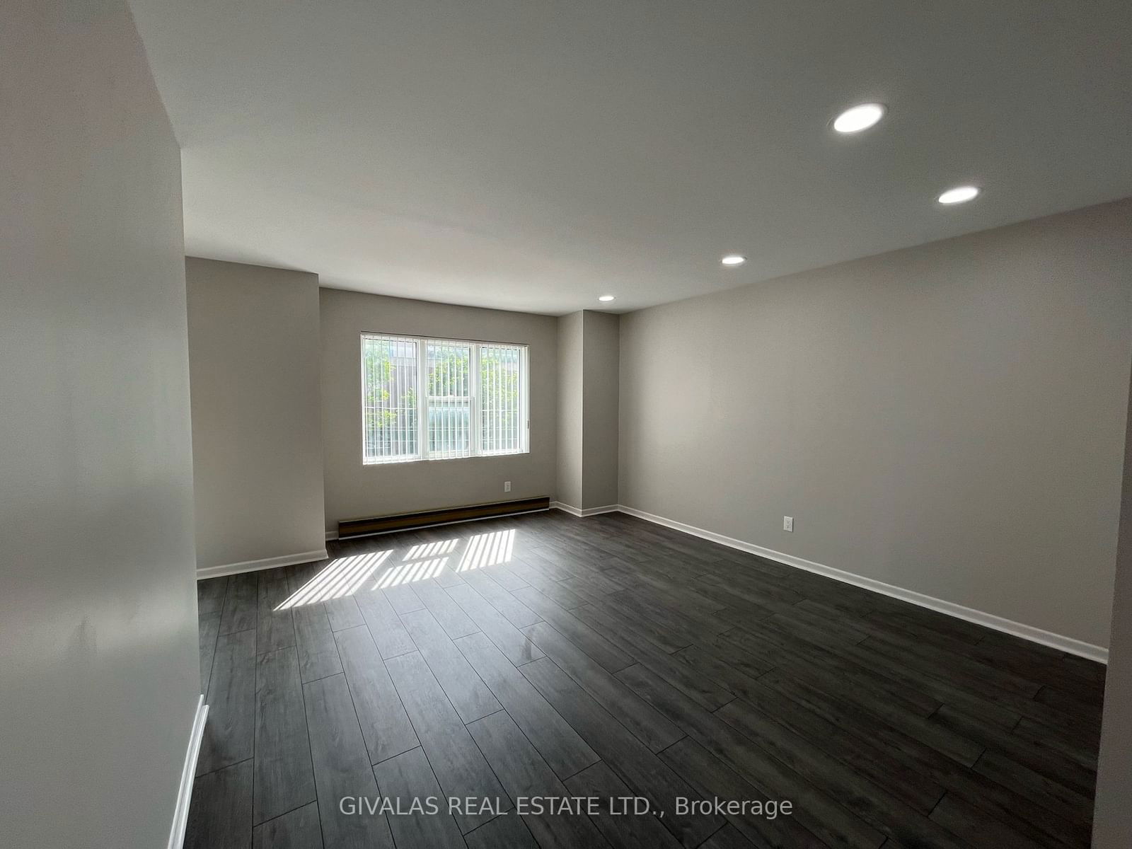 Semi-Detached House for lease at 3-100 Beverley Street, Toronto, Kensington-Chinatown, M5T 1Y2 - MLS: C11966123