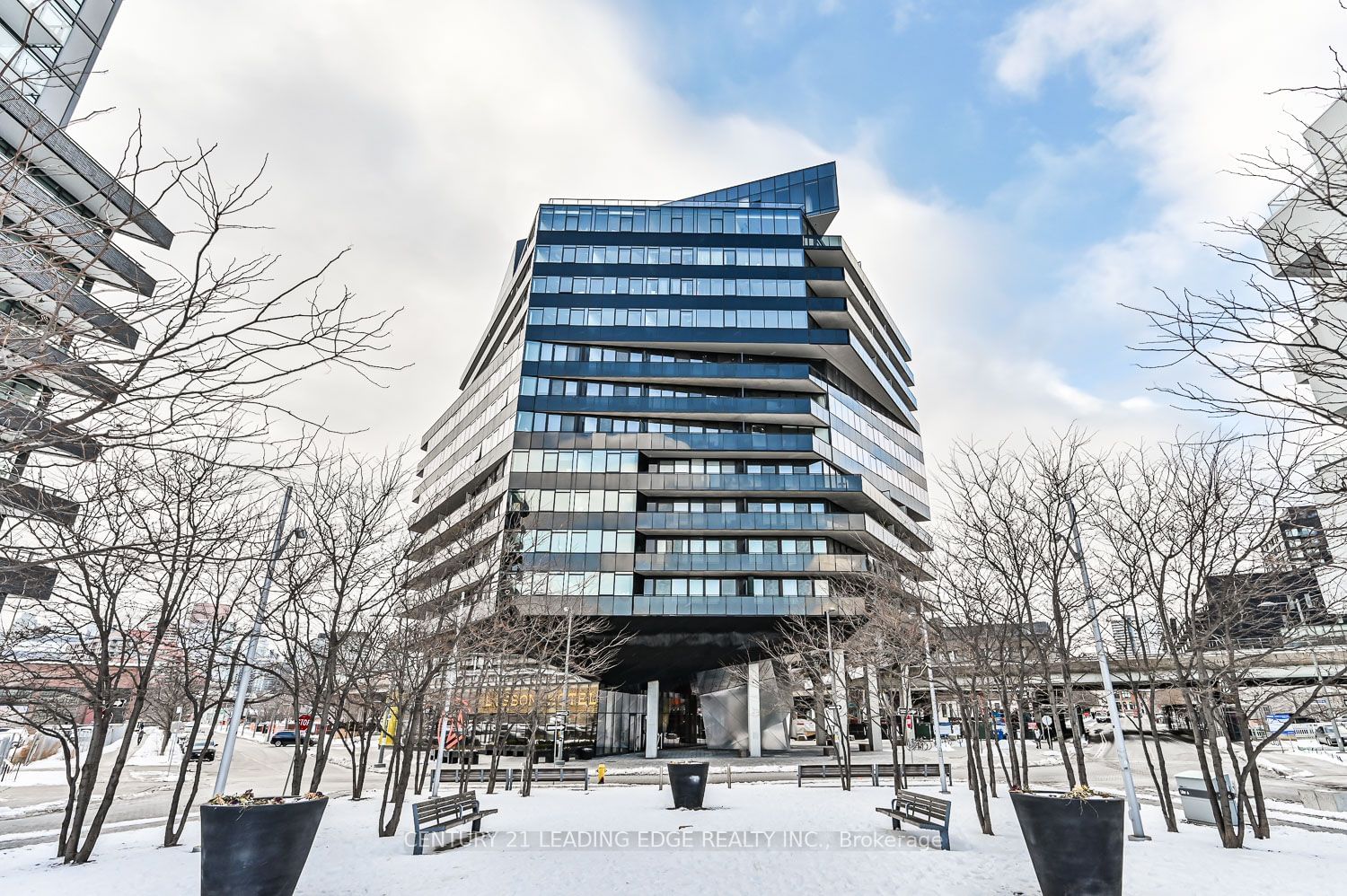 Condo for sale at 610-21 Lawren Harris Square, Toronto, Waterfront Communities C8, M5A 0T4 - MLS: C11967404