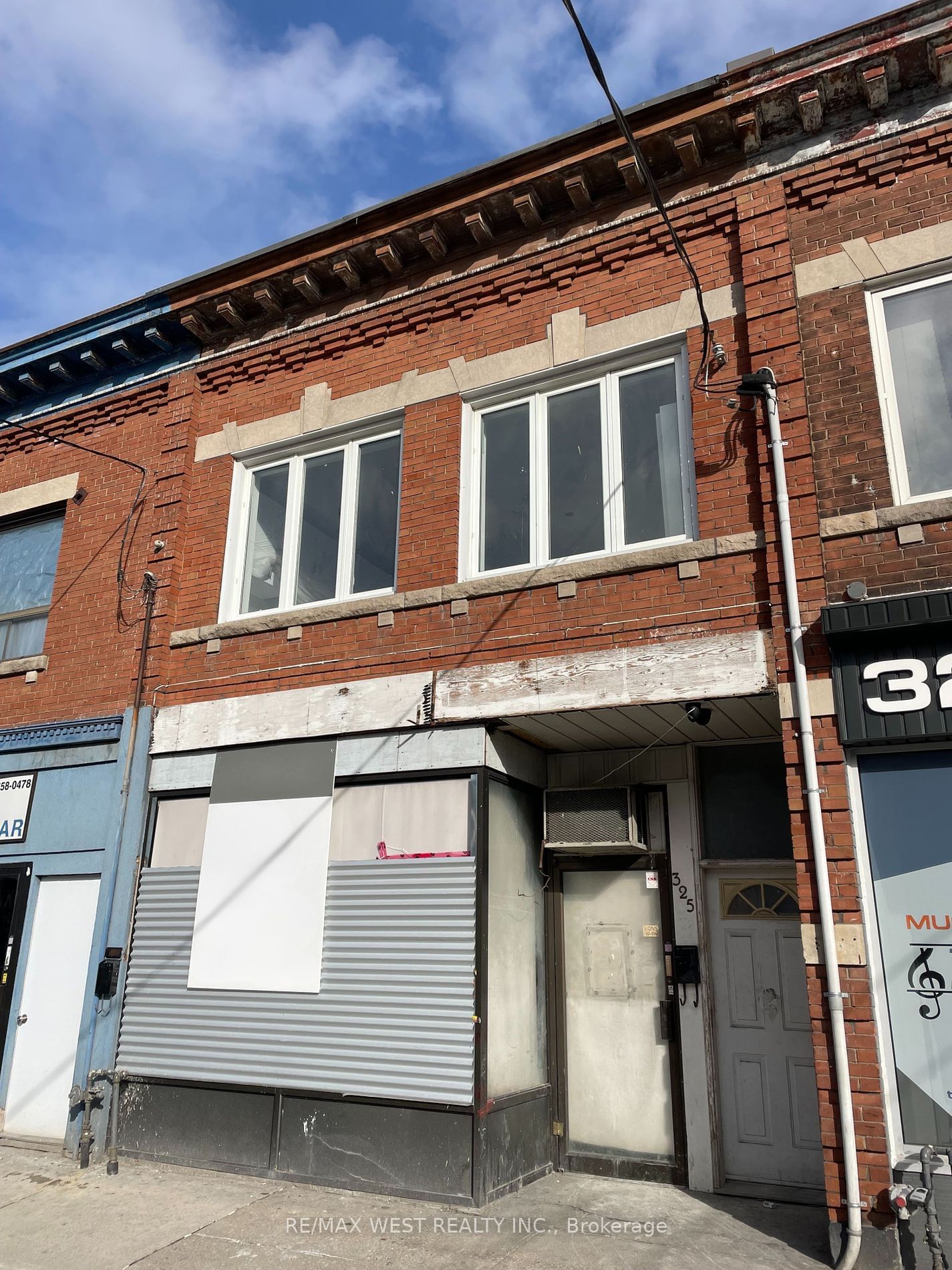 Commercial/Retail for lease at 325 Oakwood Avenue, Toronto, Oakwood Village, M6E 2V8 - MLS: C11967524