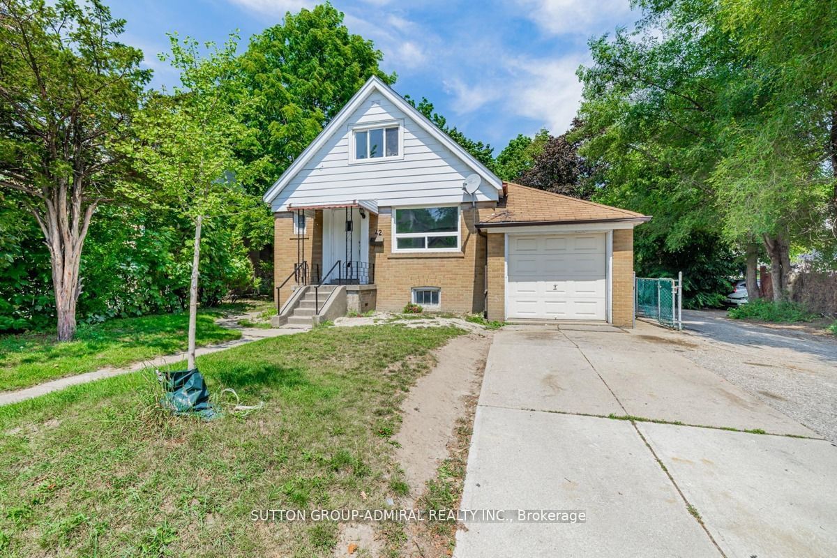 Detached House for lease at 42 Dunblaine Avenue, Toronto, Bedford Park-Nortown, M5M 2R9 - MLS: C11967606