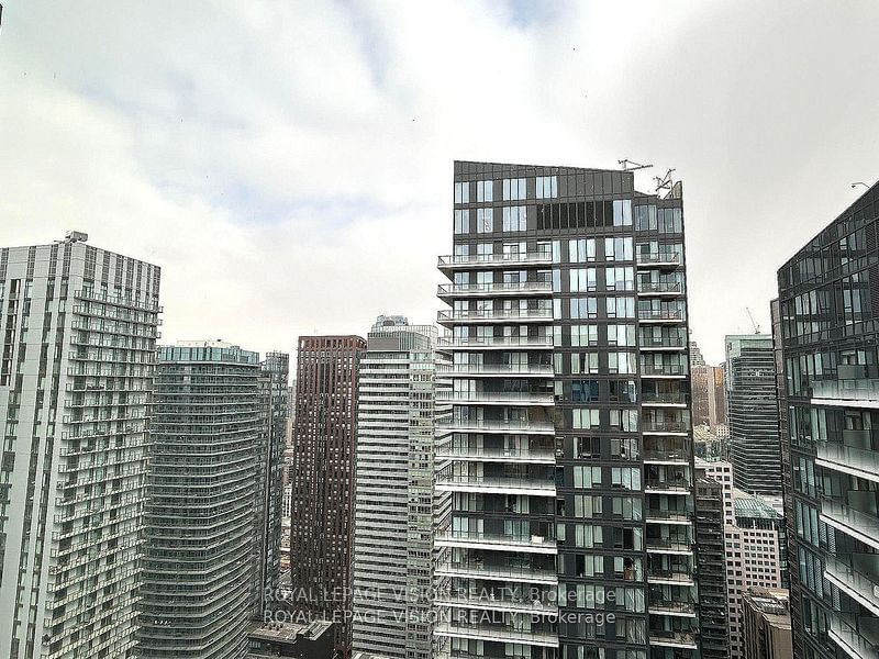 Condo for lease at 4105-357 King Street, Toronto, Waterfront Communities C1, M5V 0S7 - MLS: C11967624