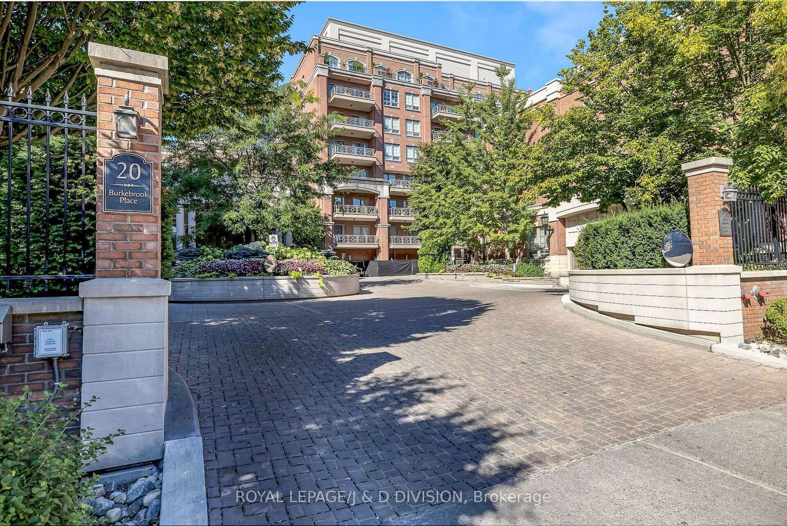 Condo for sale at 311-20 Burkebrook Place, Toronto, Bridle Path-Sunnybrook-York Mills, M4G 0A1 - MLS: C11967921