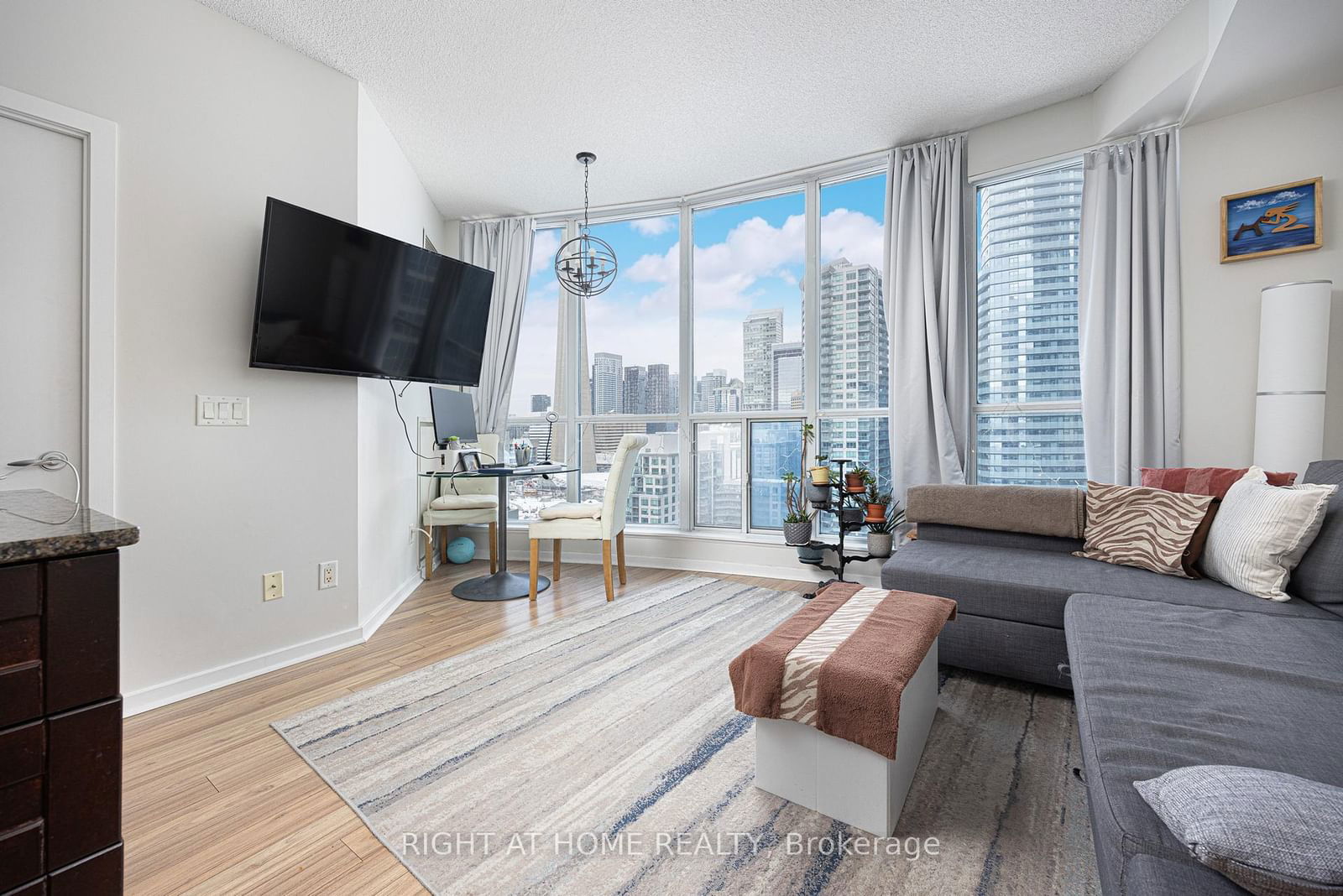 Condo for sale at 2113-208 Queens Quay, Toronto, Waterfront Communities C1, M5J 1A7 - MLS: C11968724