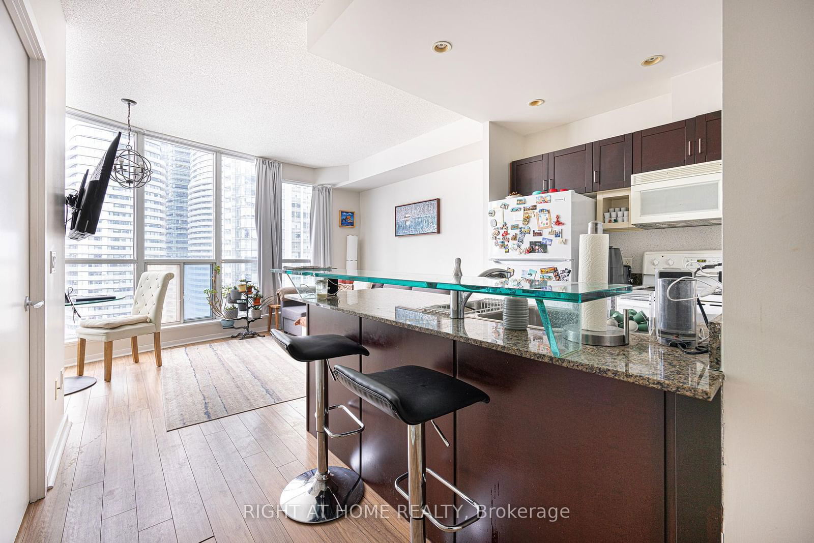 Condo for sale at 2113-208 Queens Quay, Toronto, Waterfront Communities C1, M5J 1A7 - MLS: C11968724