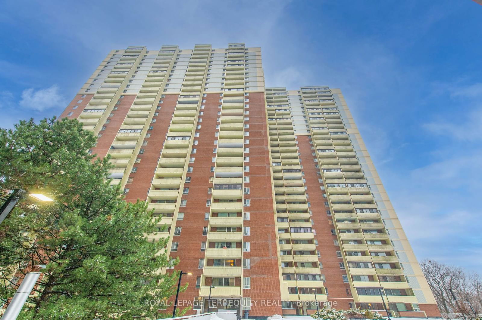 Condo for sale at 2419-1 Massey Square, Toronto, The Islands, M4C 5L4 - MLS: C11968958