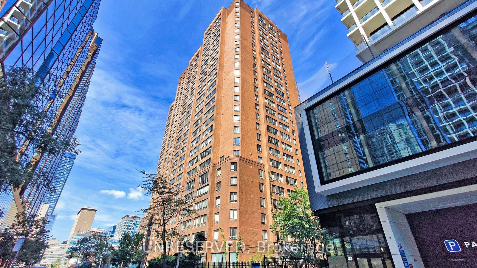 Condo for lease at 1711-633 Bay Street, Toronto, Bay Street Corridor, M5G 2G4 - MLS: C11968962