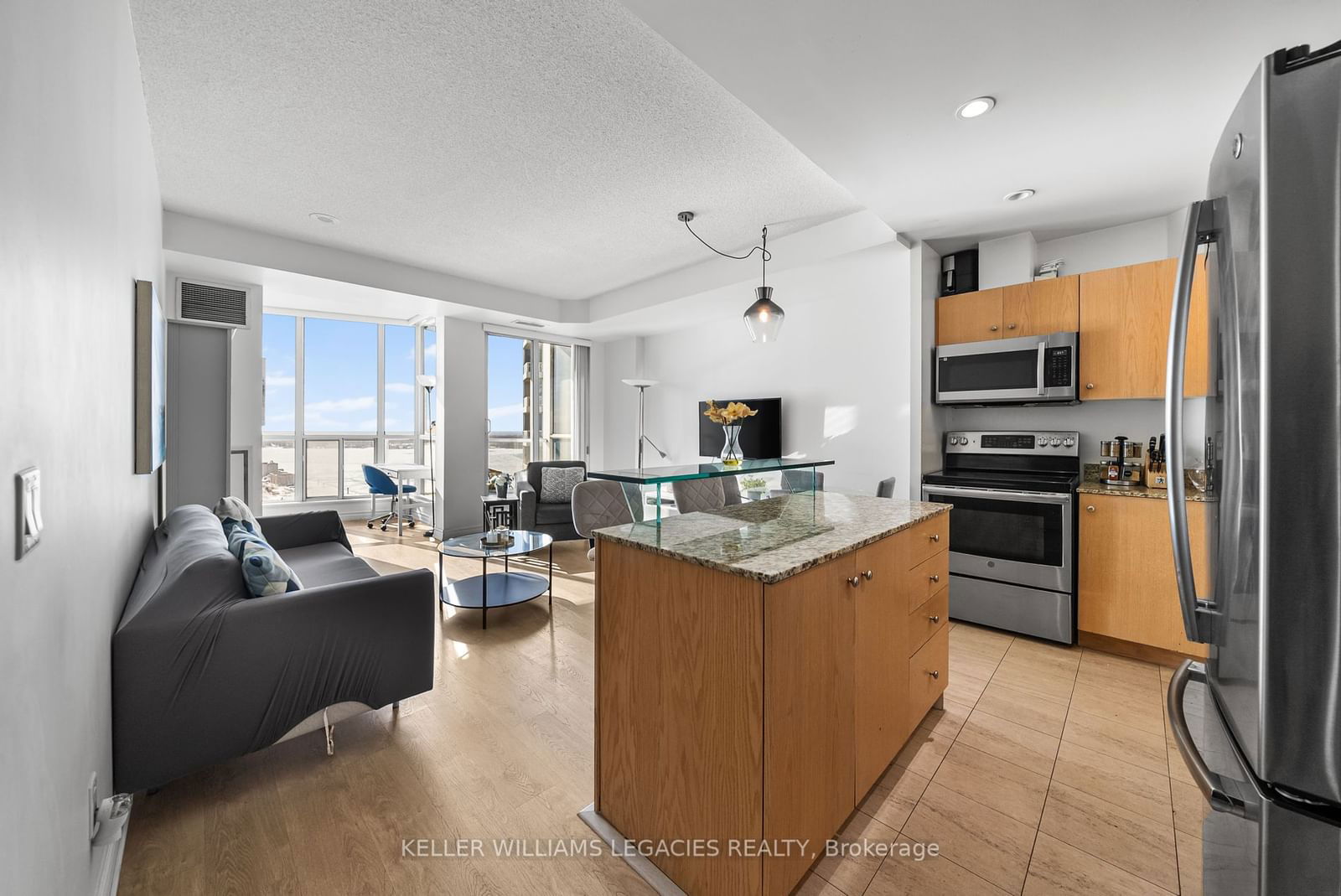 Condo for sale at 2210-8 York Street, Toronto, Waterfront Communities C1, M5J 2Y2 - MLS: C11969438