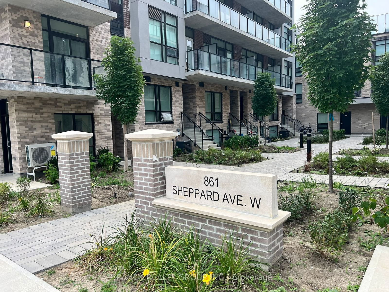 Townhouse for lease at 32-861 Sheppard Avenue, Toronto, Clanton Park, M3H 0E9 - MLS: C11969458