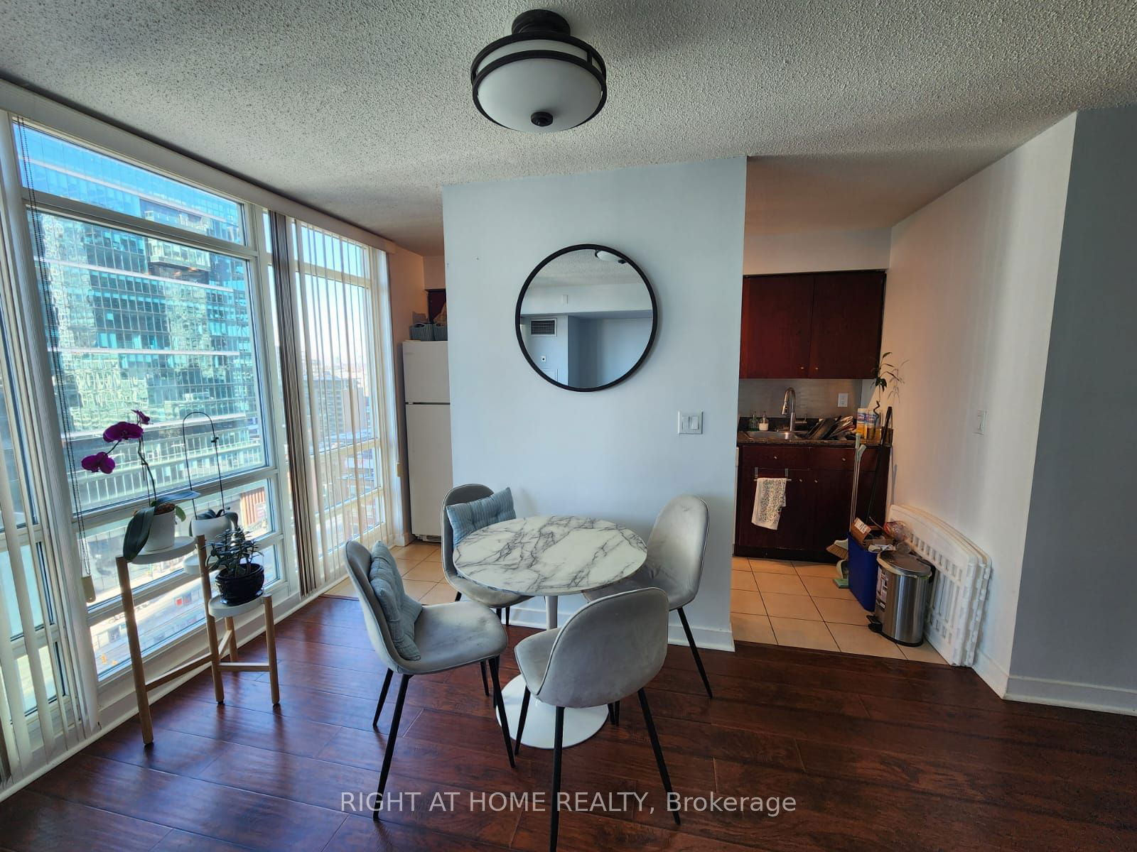 Condo for lease at 2001-381 Front Street, Toronto, Waterfront Communities C1, M5V 3R8 - MLS: C11969565