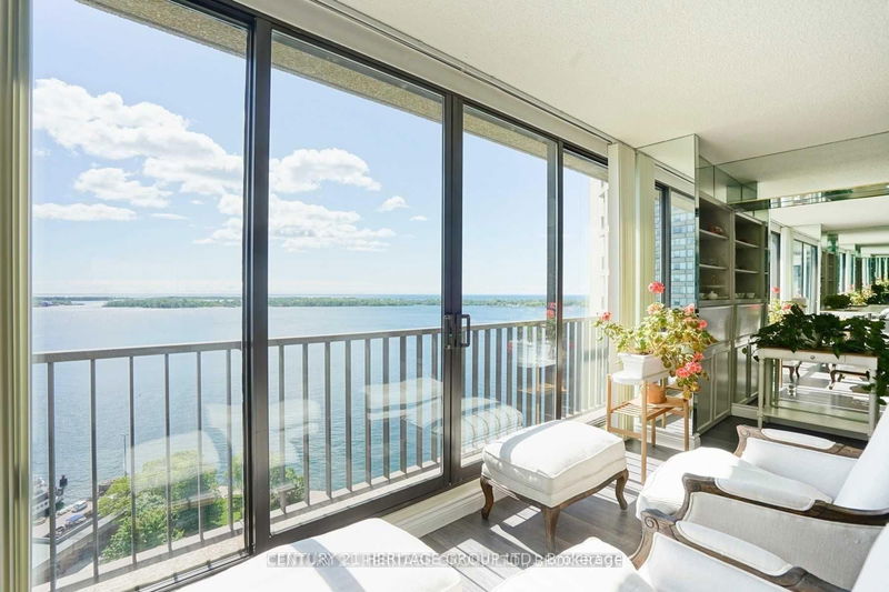 home for lease on 2212-33 Harbour Square