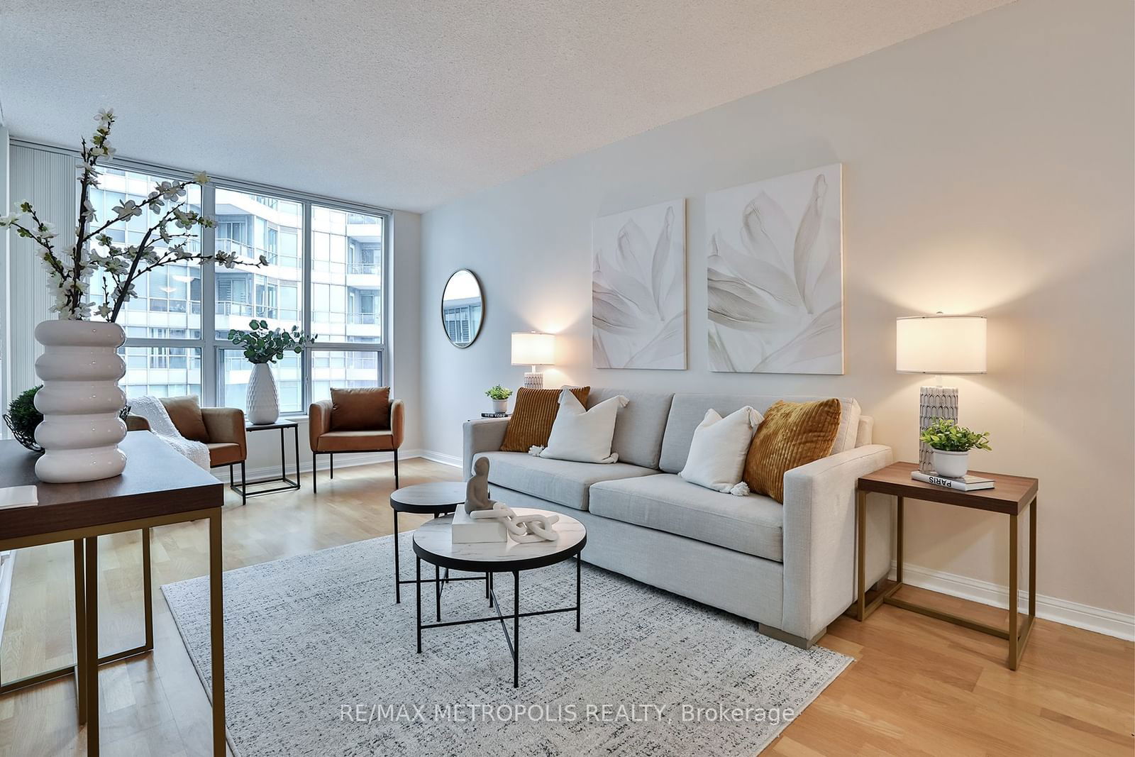 Condo for sale at 820-230 Queens Quay, Toronto, Waterfront Communities C1, M5J 2Y7 - MLS: C11969687