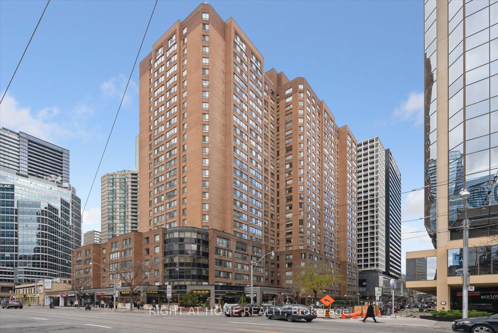 Condo for sale at 1407-633 Bay Street, Toronto, Bay Street Corridor, M5G 2G4 - MLS: C11969792