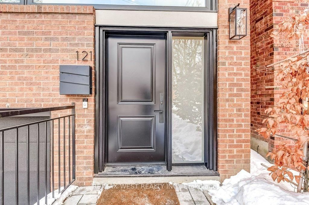 Semi-Detached House sold at 121 Birch Avenue, Toronto, Yonge-St. Clair, M4V 1E3 - MLS: C11969810