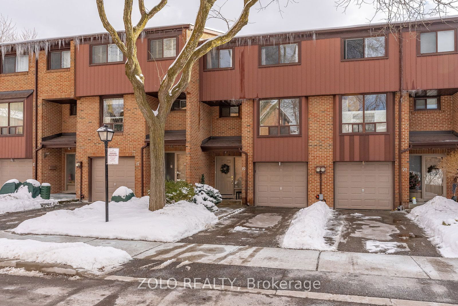 Townhouse sold at 19 Wagon Trail Way, Toronto, Pleasant View, M2J 4V4 - MLS: C11970388