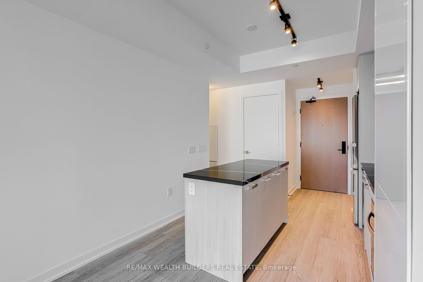 Condo for lease at 910-195 McCaul Street, Toronto, Kensington-Chinatown, M5T 1W6 - MLS: C11971082