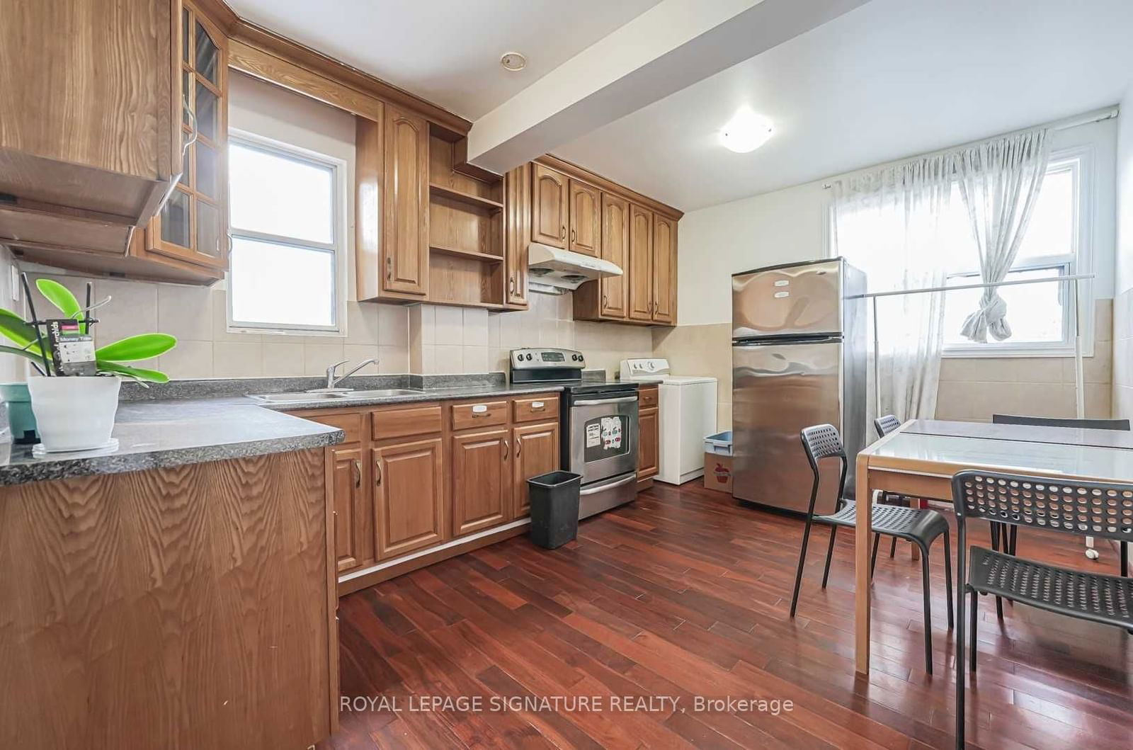 Semi-Detached House for lease at 80 Markham Street, Toronto, Trinity-Bellwoods, M6J 2G5 - MLS: C11971528