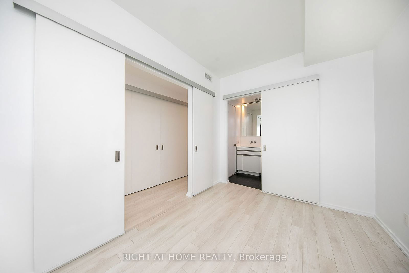 Condo for sale at 5310-197 Yonge Street, Toronto, Church-Yonge Corridor, M5B 0C1 - MLS: C11972474