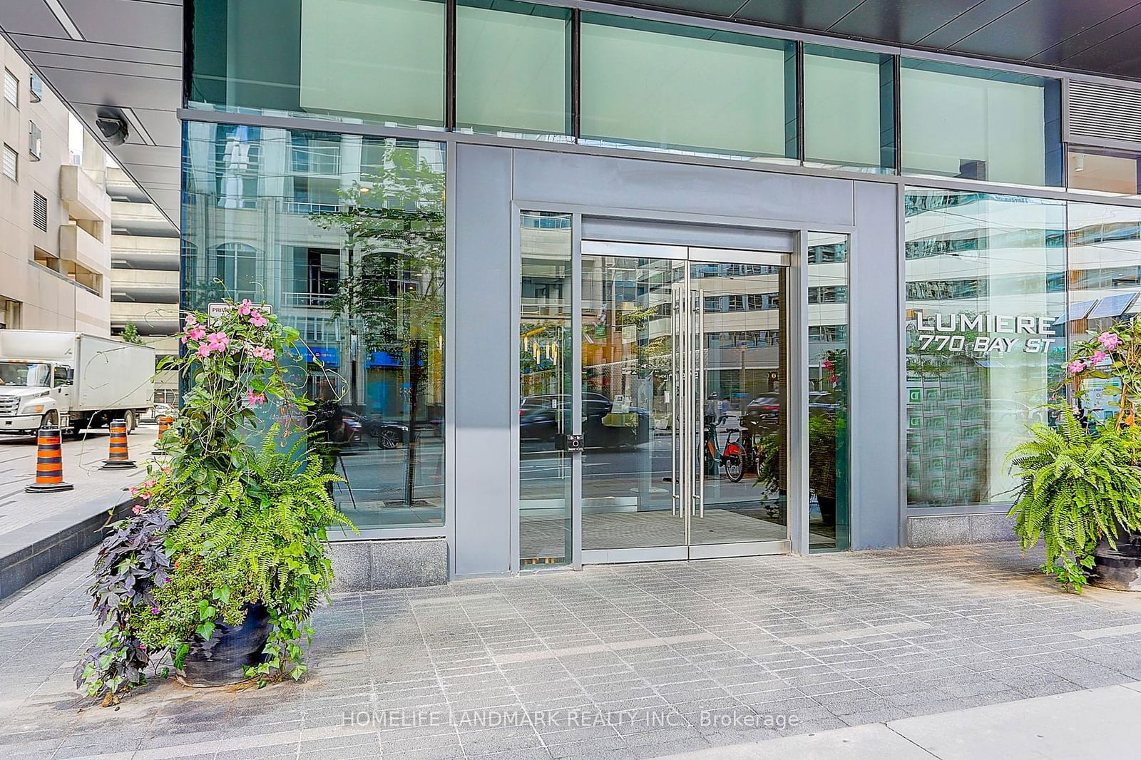 Condo for sale at 1504-770 Bay Street, Toronto, Bay Street Corridor, M5G 0A6 - MLS: C11972681