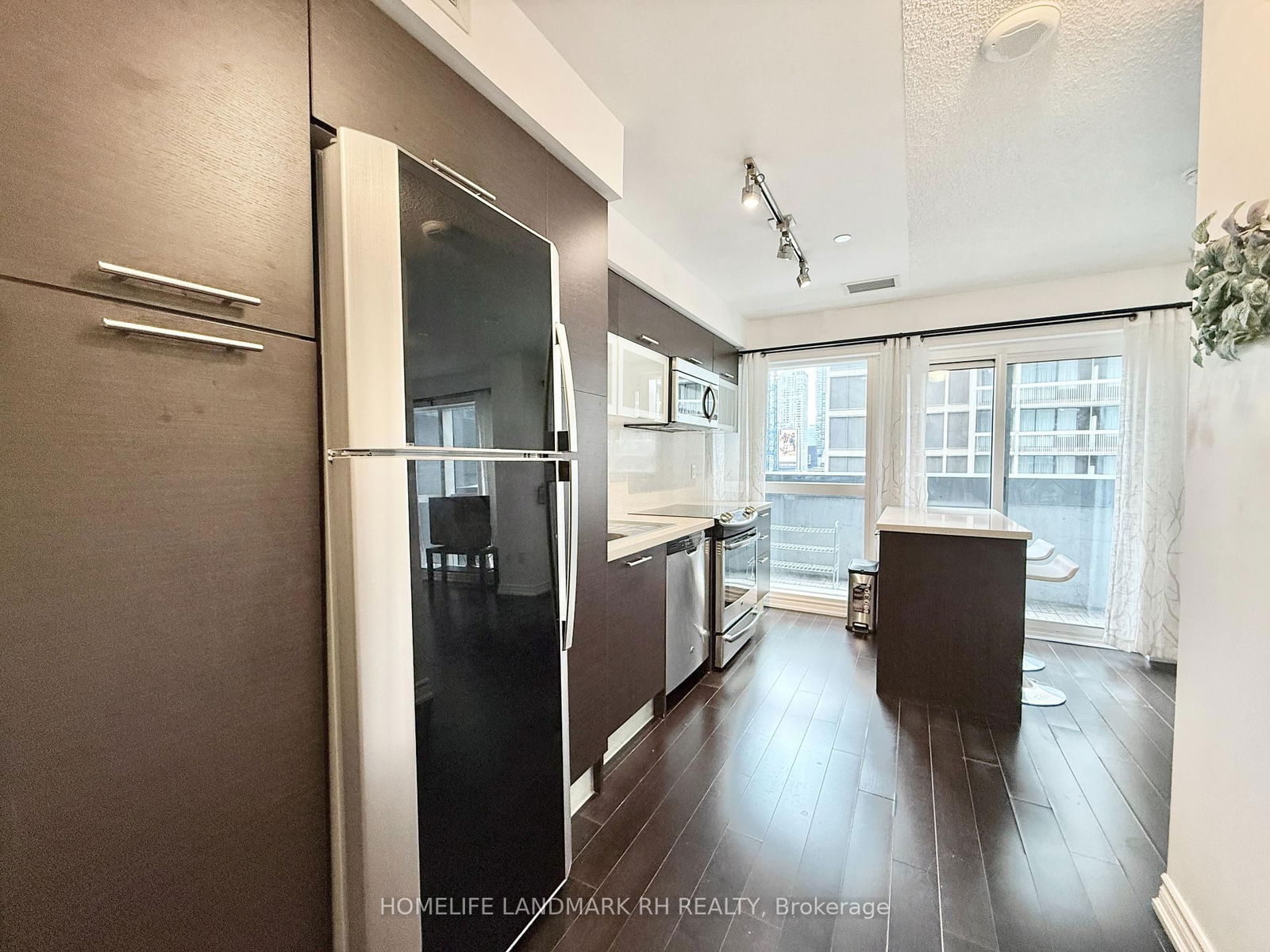 Condo for lease at 512-386 Yonge Street, Toronto, Bay Street Corridor, M5B 0A5 - MLS: C11972708