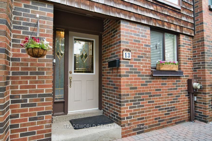 Townhouse for lease at 13 Yetta Shepway, Toronto, Don Valley Village, M2J 1X8 - MLS: C11973446