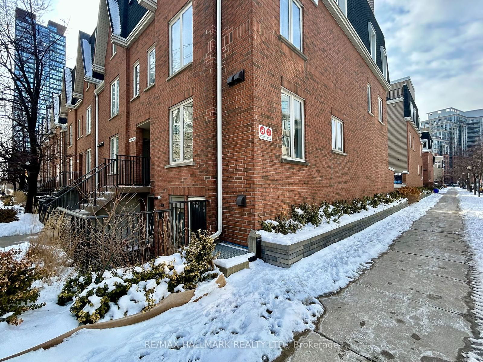 Townhouse for lease at 602-100 Strachan Avenue, Toronto, Niagara, M6K 3M6 - MLS: C11973754