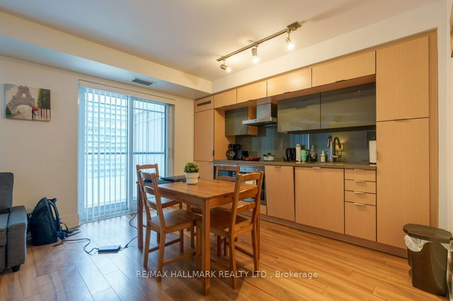 805 - 300 FRONT Street