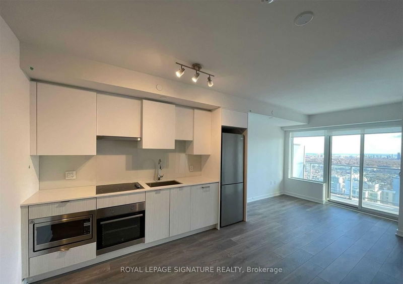 home for lease on 3508-195 Redpath Avenue