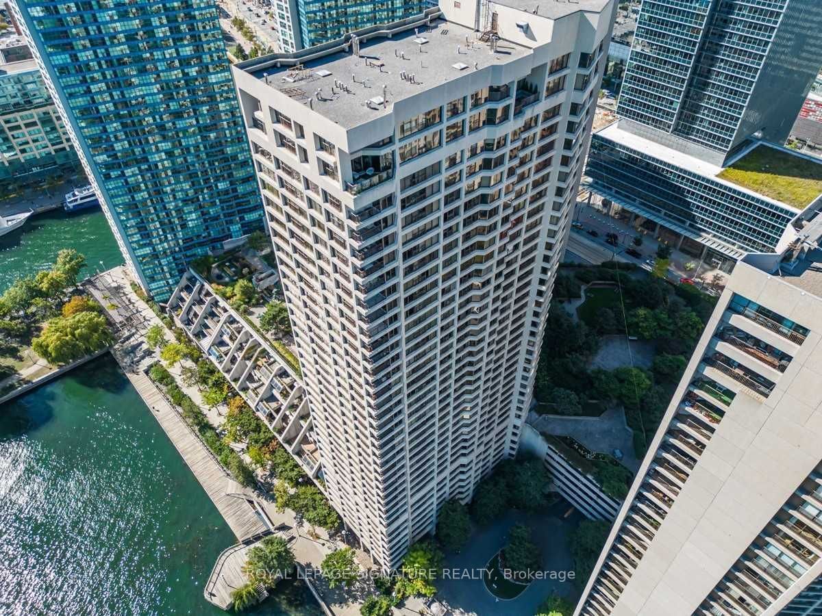 Condo for lease at 1409-65 Harbour Square, Toronto, Waterfront Communities C1, M5J 2L4 - MLS: C11974307