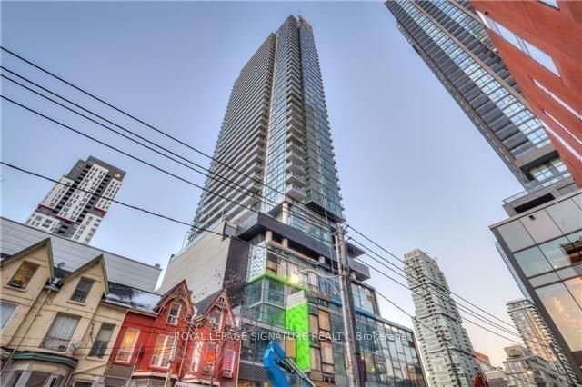 Condo for lease at 4003-290 Adelaide Street, Toronto, Waterfront Communities C1, M5V 1P6 - MLS: C11974900