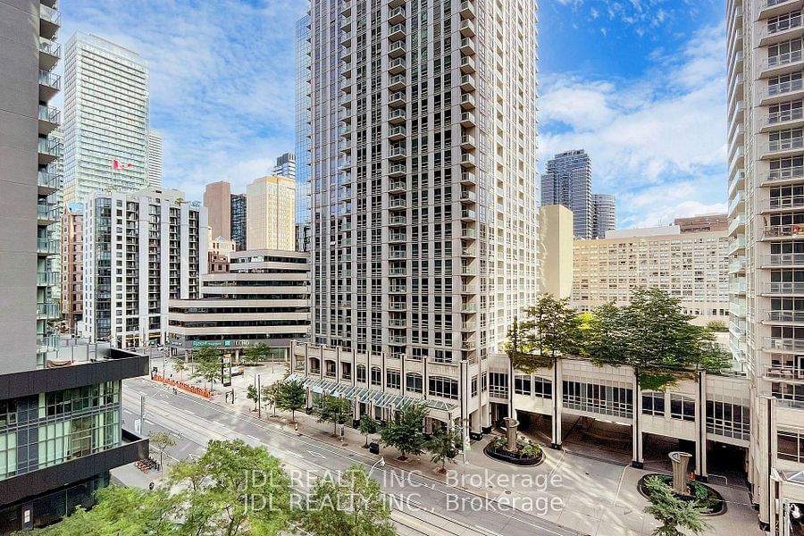 Condo for lease at 903-750 Bay Street, Toronto, Bay Street Corridor, M5G 1N6 - MLS: C11975107