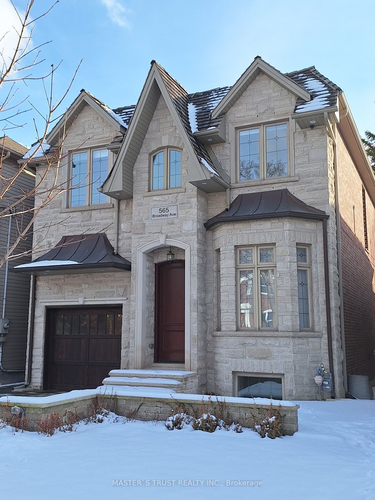 Detached House sold at 565 Broadway Avenue, Toronto, Leaside, M4G 2S2 - MLS: C11975277