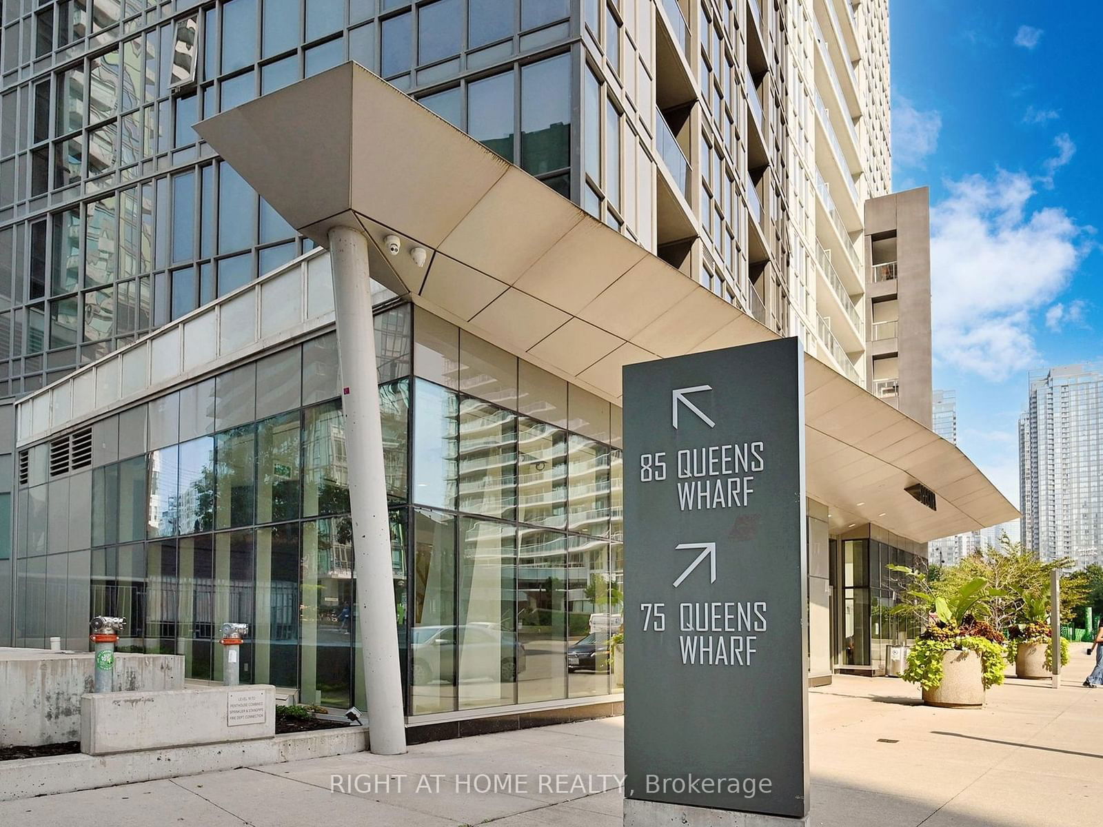 Condo for sale at 1610-85 Queens Wharf Road, Toronto, Waterfront Communities C1, M5V 0J9 - MLS: C11975302