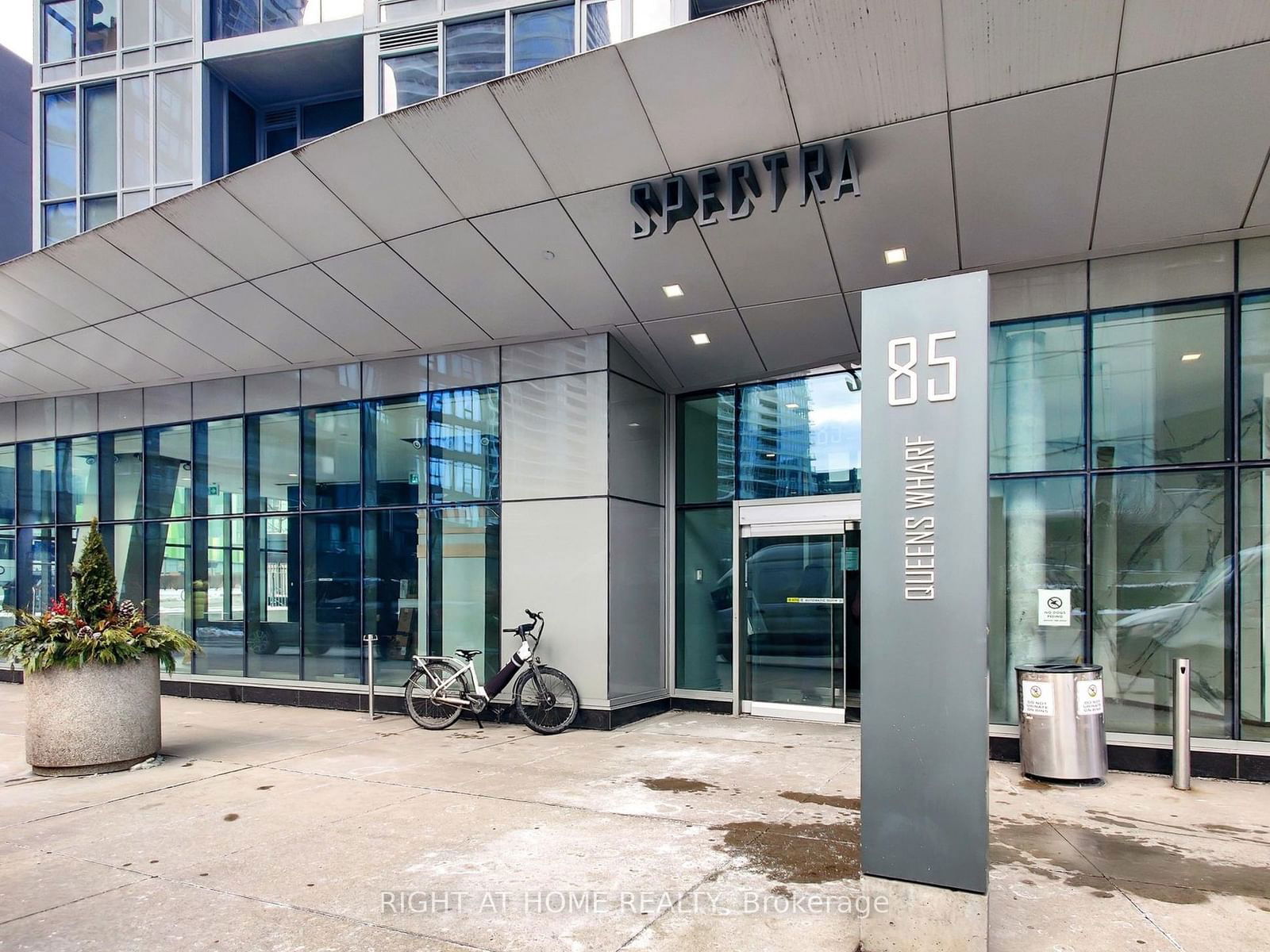 Condo for sale at 1610-85 Queens Wharf Road, Toronto, Waterfront Communities C1, M5V 0J9 - MLS: C11975302