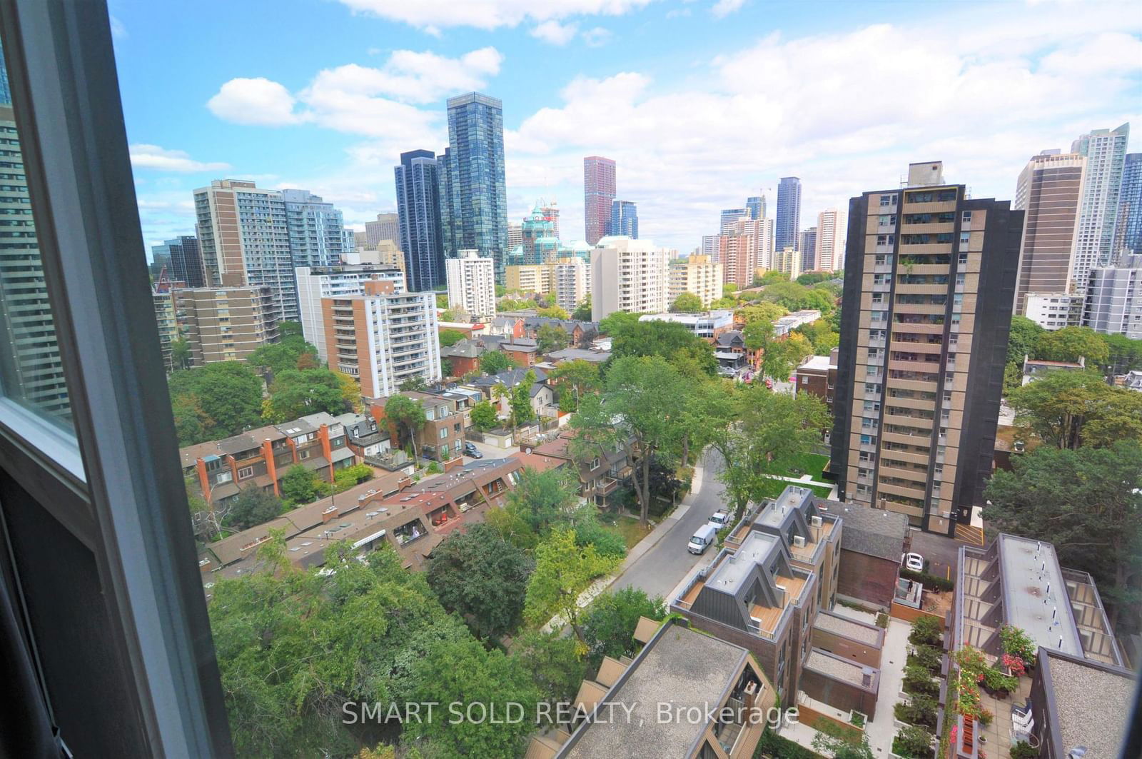 Condo for sale at 1306-17 Dundonald Street, Toronto, Church-Yonge Corridor, M4Y 1K3 - MLS: C11975420