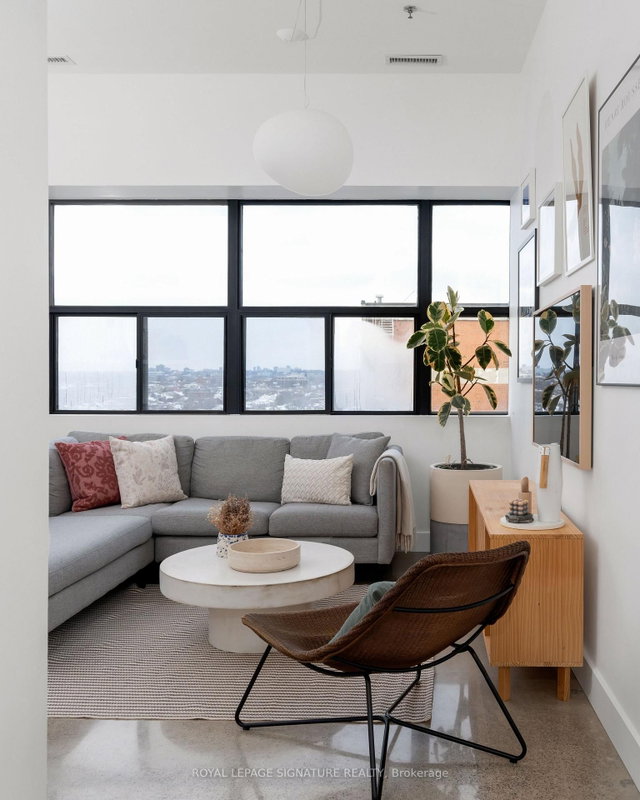 1002 - 700 King Street W, Toronto | Sold, C11975429 | Condos.ca