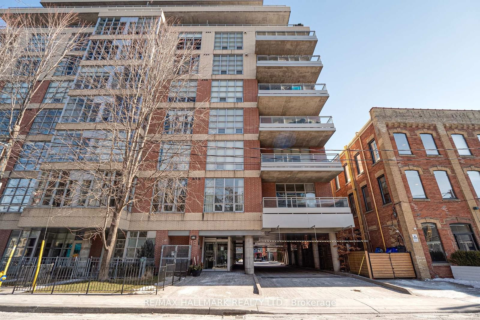 Condo for lease at 302-19 Brant Street, Toronto, Waterfront Communities C1, M5V 2L9 - MLS: C11975666