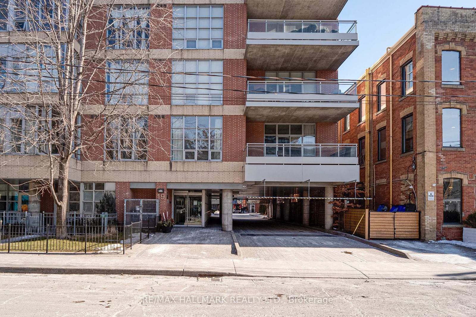 Condo for lease at 302-19 Brant Street, Toronto, Waterfront Communities C1, M5V 2L9 - MLS: C11975666