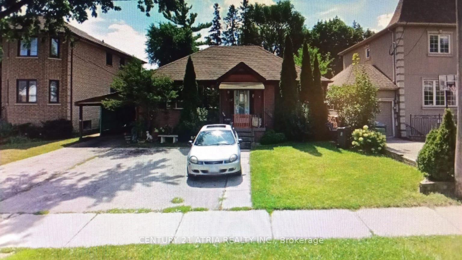 Detached House for sale at 117 Fairholme Avenue, Toronto, Englemount-Lawrence, M6B 2X1 - MLS: C11976045