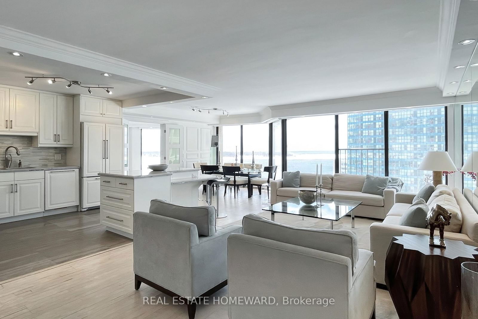 Condo for sale at 1404-65 Harbour Square, Toronto, Waterfront Communities C1, M5J 2L4 - MLS: C11976309