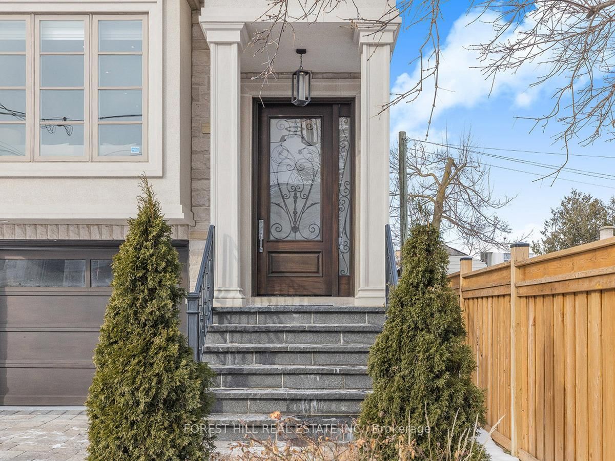 Detached House for sale at 136 Church Avenue, Toronto, Willowdale East, M2N 4G2 - MLS: C11976394