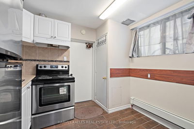 60 Garthdale Crt, Toronto - Bathurst Manor image-0-4