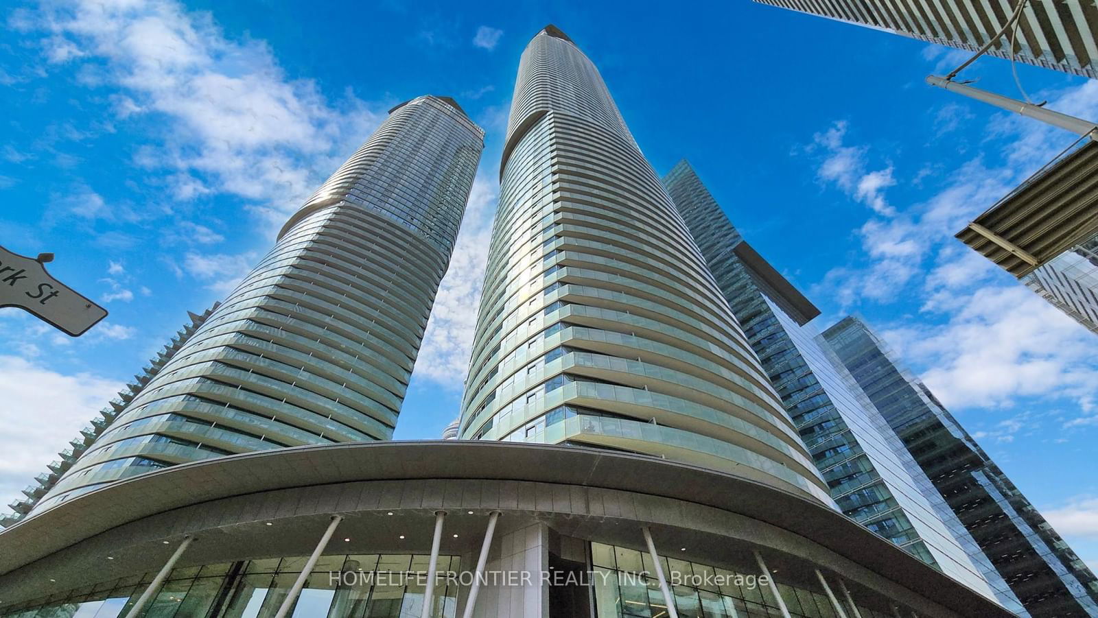 Condo for sale at 411-12 York Street, Toronto, Waterfront Communities C1, M5J 2Z2 - MLS: C11976841