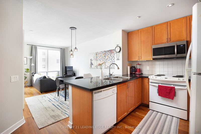 1413 - 85 Bloor St E, Toronto, M4W 3Y1 | Image 2