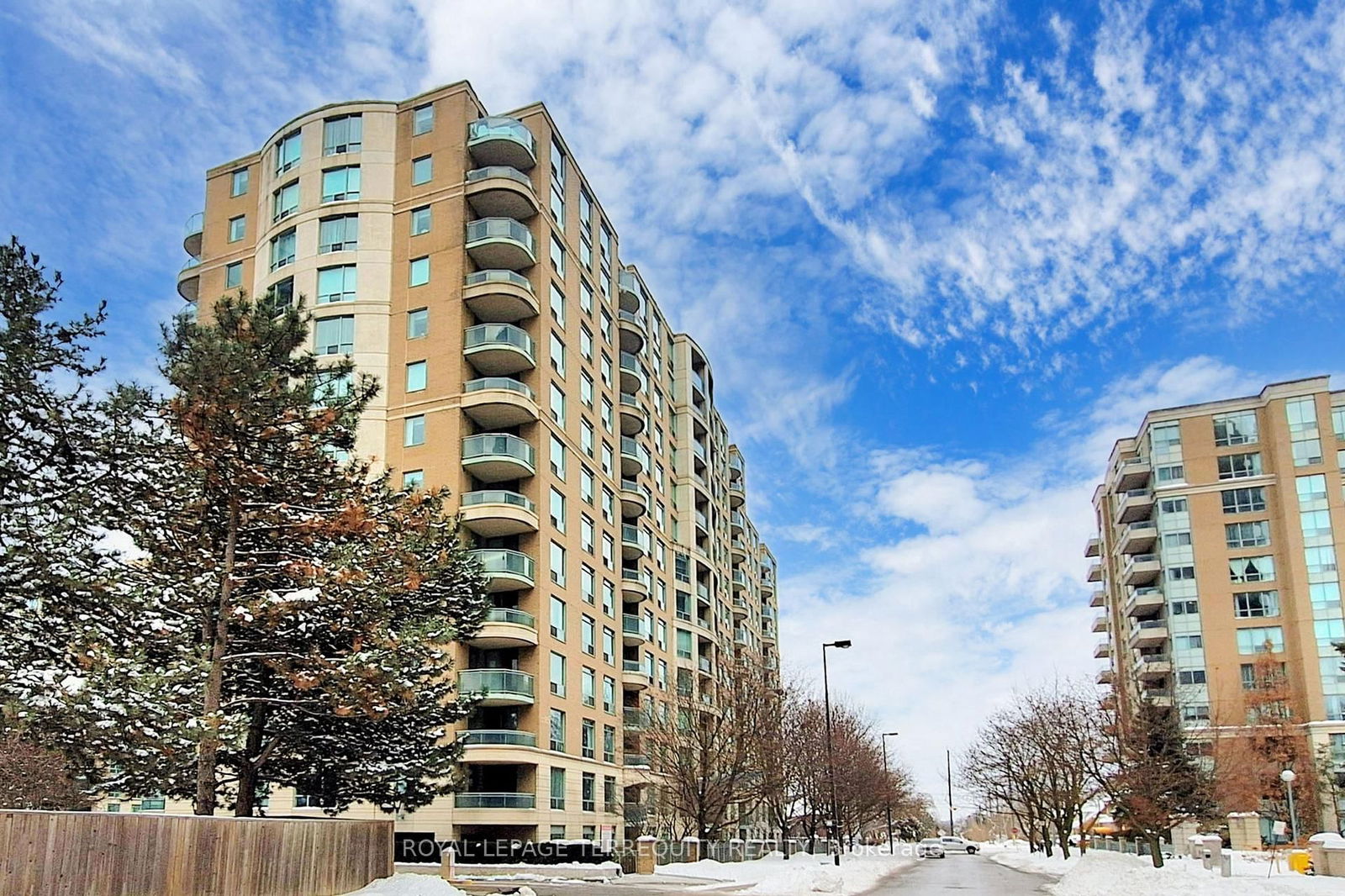 Condo sold at PH00-18 Pemberton Avenue, Toronto, Newtonbrook East, M2M 4K9 - MLS: C11977105