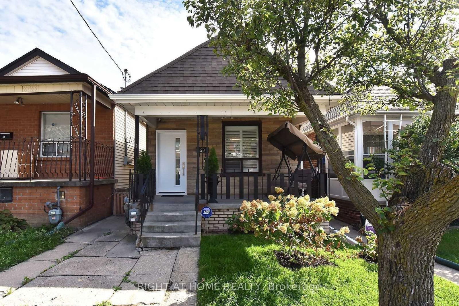 Detached House for lease at Main-23 Amherst Avenue, Toronto, Oakwood Village, M6E 1Z2 - MLS: C11977157