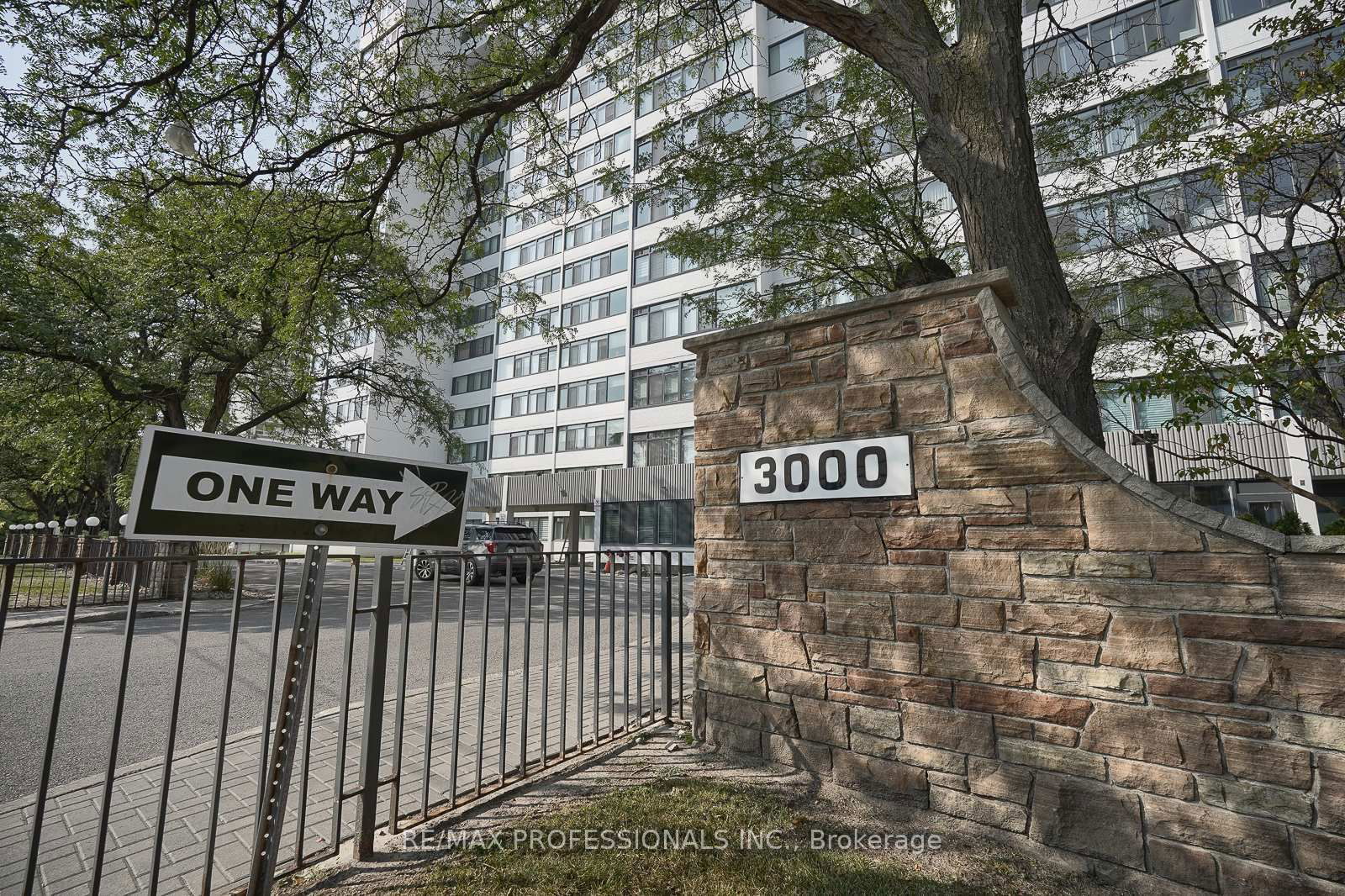 Condo for sale at 1205-3000 Bathurst Street, Toronto, Englemount-Lawrence, M6B 3B4 - MLS: C11977415